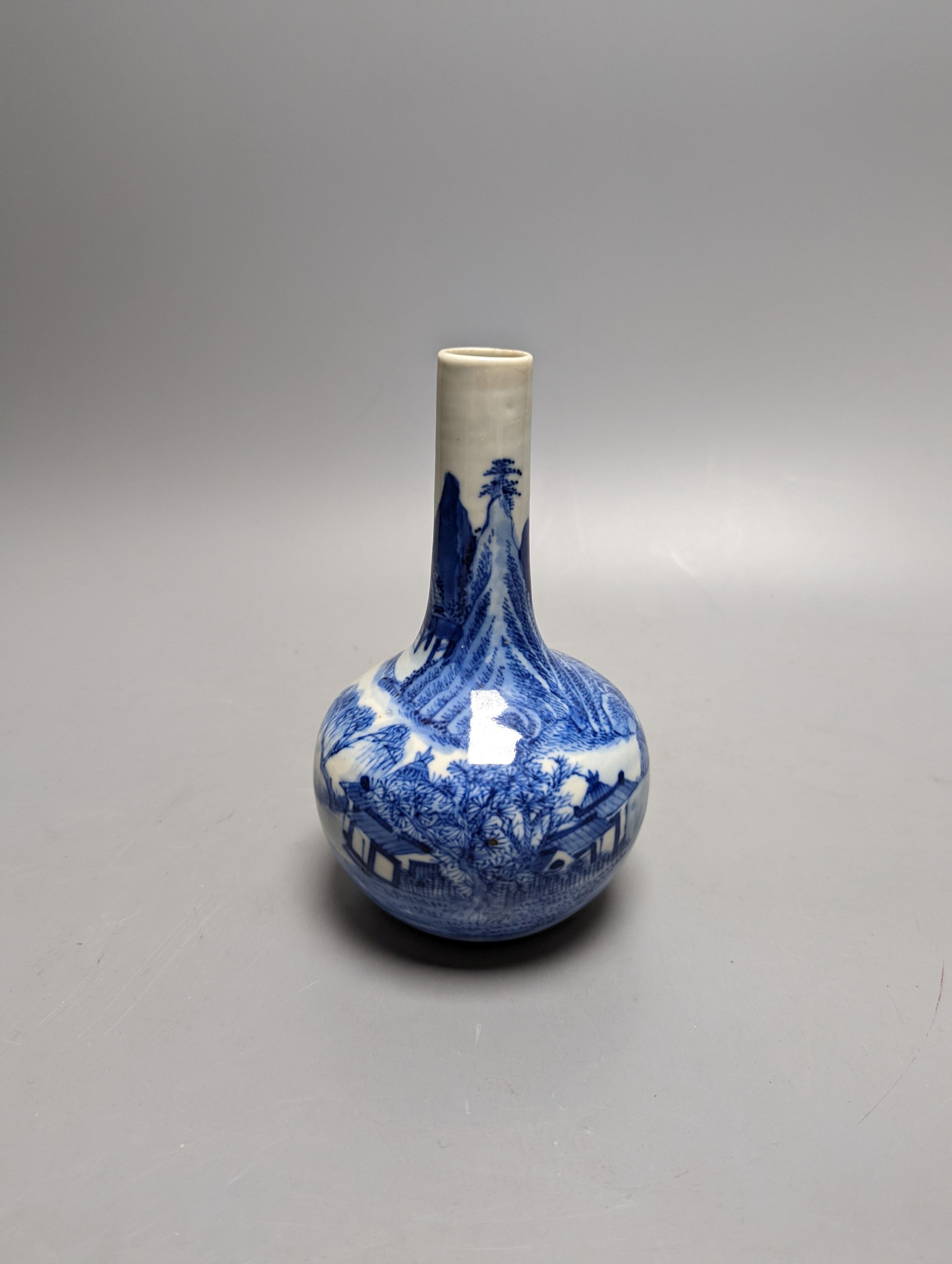 Chinese blue and white bottle vase 16cm